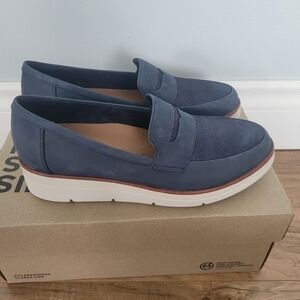 Clarks Women's Leather Step Loafer Navy Blue, Size 9